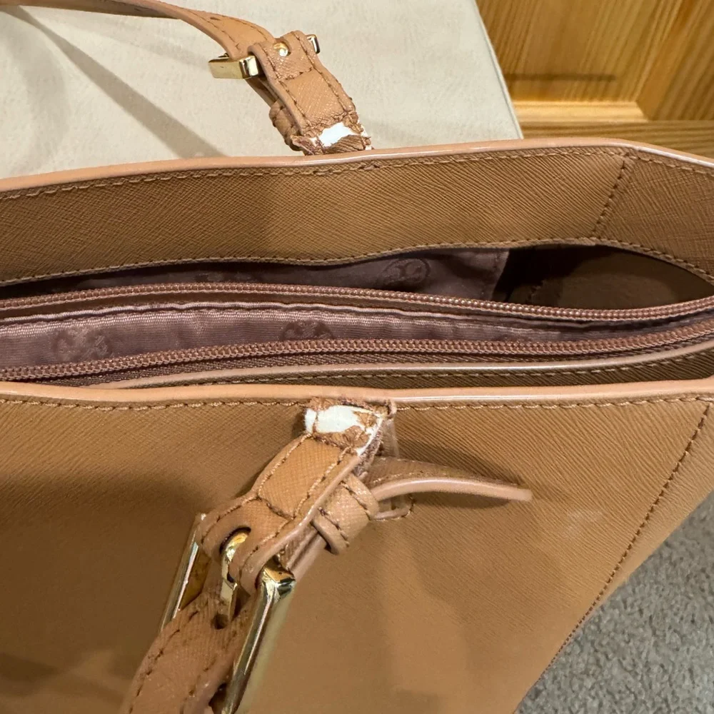 Tory Burch Caramel Leather Tote with Gold Logo - Picture 5 of 14